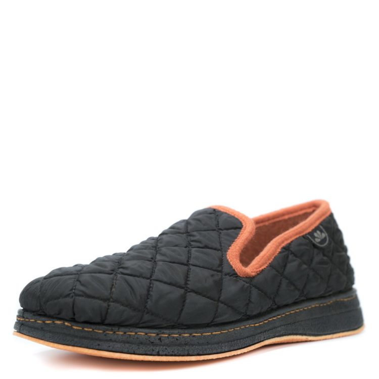 Pantoufles noires pour homme de la marque Semelflex Super Remy Noir. Disponible chez Chauss'Family magasin de chaussures à Issoire.