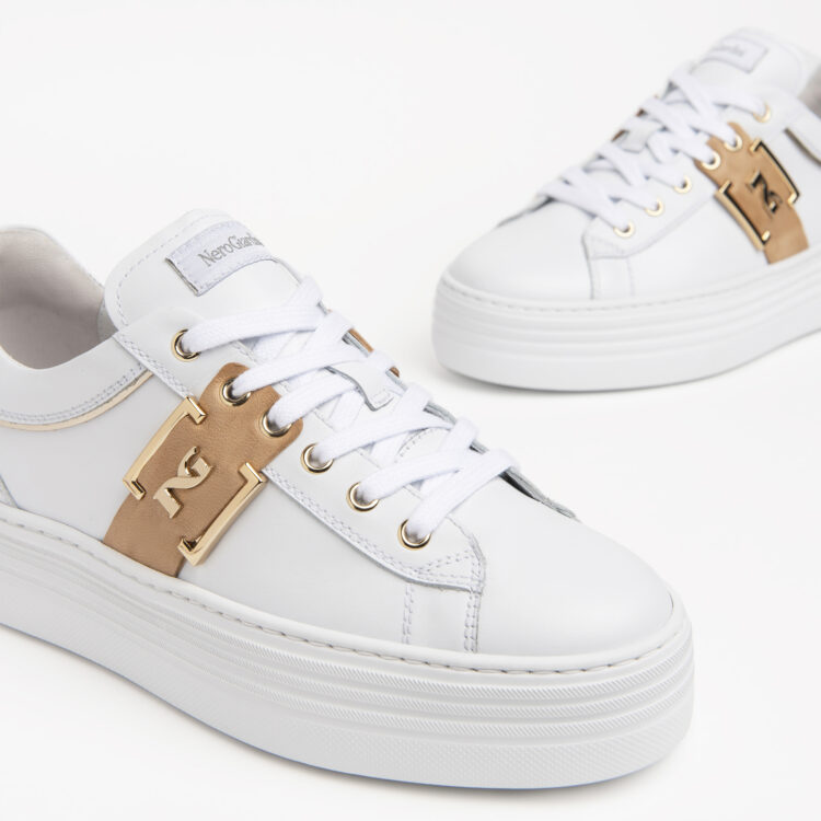 Sneakers blanches femme tendance NeroGiardini. Référence : E218132D 707 Skipper bianco