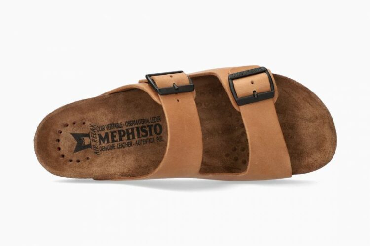 Mules camel pour homme de la marque Mephisto. Référence : Nerio camel. Disponible chez Chauss'Family magasin de chaussures à Issoire.