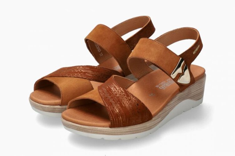 Sandales marron pour femme marque Mephisto. Cacilia Hazelnut . Disponible chez Chauss'Family magasin de chaussures à Issoire.