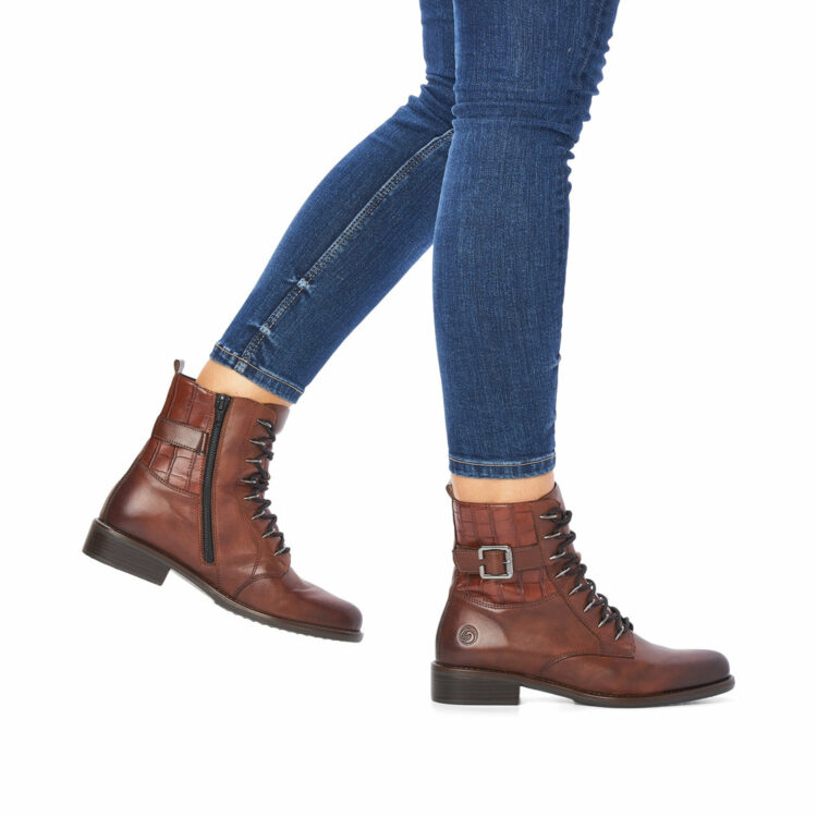 Bottines marron à lacets pour femme de la marque Remonte. Référence D0F72-22 Chestnut. Disponible chez Chauss'Family Issoire.