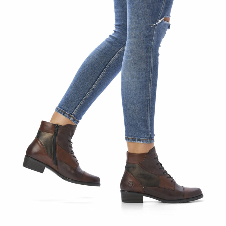 Bottines marron à lacets pour femme de la marque Remonte. Référence D6882-24 Chestnut. Disponible chez Chauss'Family Issoire.