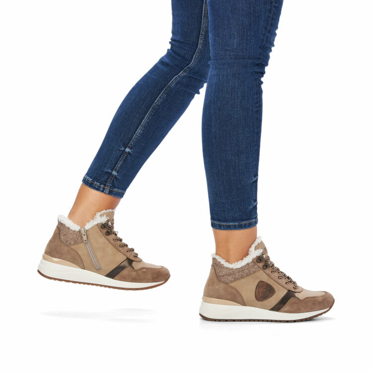 baskets montantes beiges pour femme marque Remonte. Référence R3772-60 Fango. Disponible chez Chauss'Family magasin de chaussures Issoire