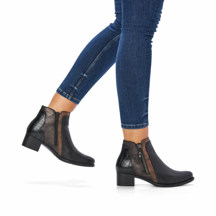 Bottines noires pour femme marque Remonte. Référence R5172-02 Schwarz Antik . Disponible chez Chauss'Family magasin de chaussures Issoire.