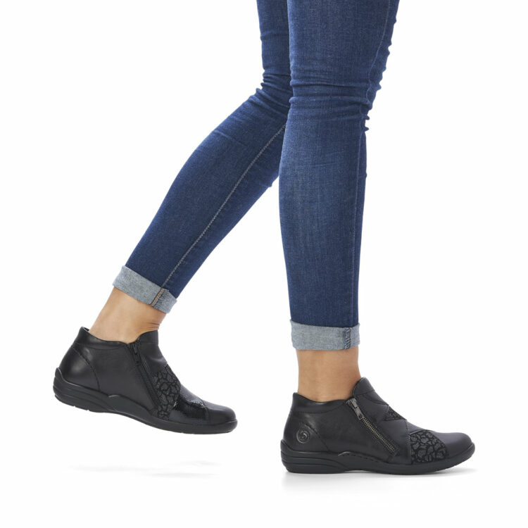Bottines noires pour femme marque Remonte. Référence R7674-03 Schwarz . Disponible chez Chauss'Family magasin de chaussures Issoire.