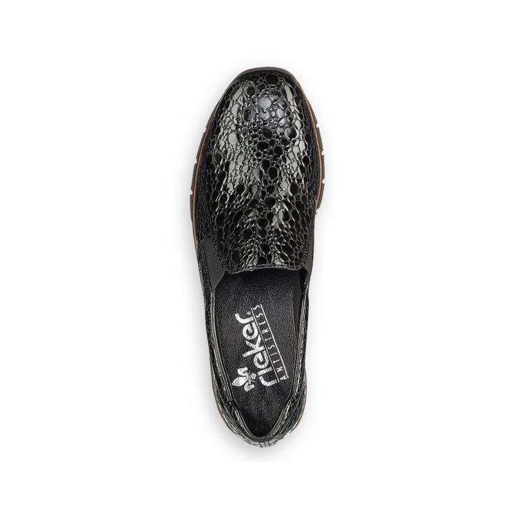 Mocassin talon compensé de la marque Rieker. Référence 53766-45 Granit. Disponible chez Chauss'Family magasin de chaussures à Issoire.