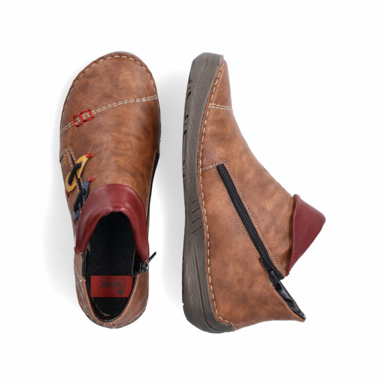 Bottines marron de la marque Rieker pour femme. Référence : 72581-22 Marron. Disponible chezz Chauss'Family magasin de chaussures à Issoire.