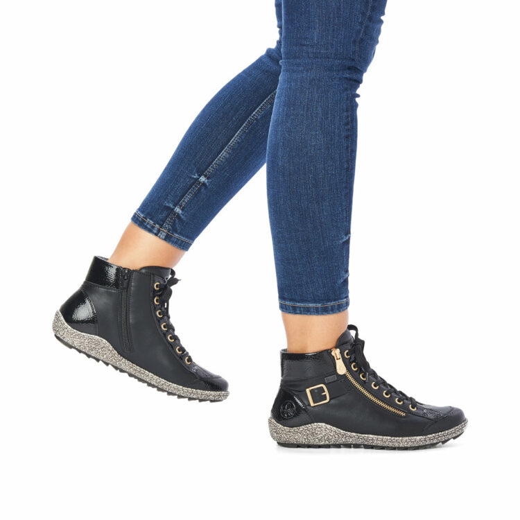 Baskets montantes noires pour femme marque Rieker. Référence L7503-00 Black. Disponible chez Chauss'Family magasin de chaussures Issoire