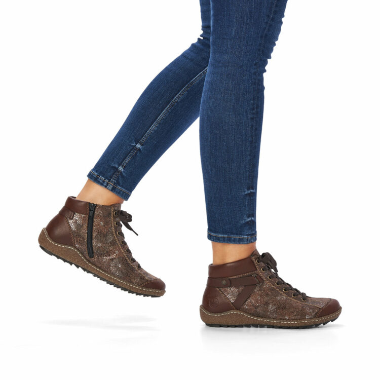 Baskets montantes bronze pour femme marque Rieker. Référence L7527-24 Brown. Disponible chez Chauss'Family magasin de chaussures Issoire