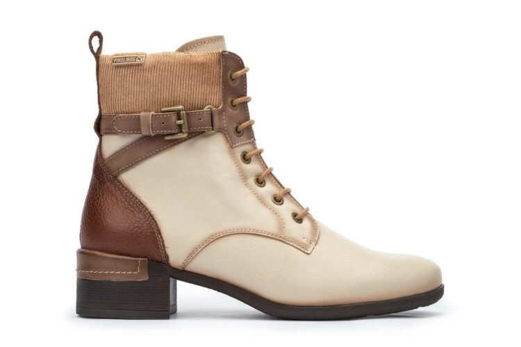 Bottines à lacets beiges pour femme marque Pikolinos. Référence Malaga W6W-8953C1 Marfil. Disponible chez Chauss'Family magasin de chaussures Issoire