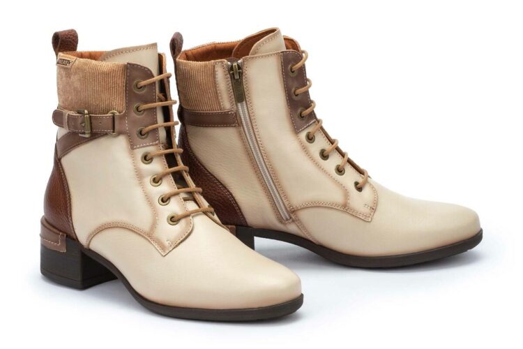 Bottines à lacets beiges pour femme marque Pikolinos. Référence Malaga W6W-8953C1 Marfil. Disponible chez Chauss'Family magasin de chaussures Issoire