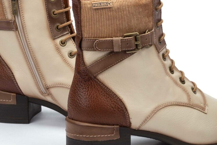 Bottines à lacets beiges pour femme marque Pikolinos. Référence Malaga W6W-8953C1 Marfil. Disponible chez Chauss'Family magasin de chaussures Issoire