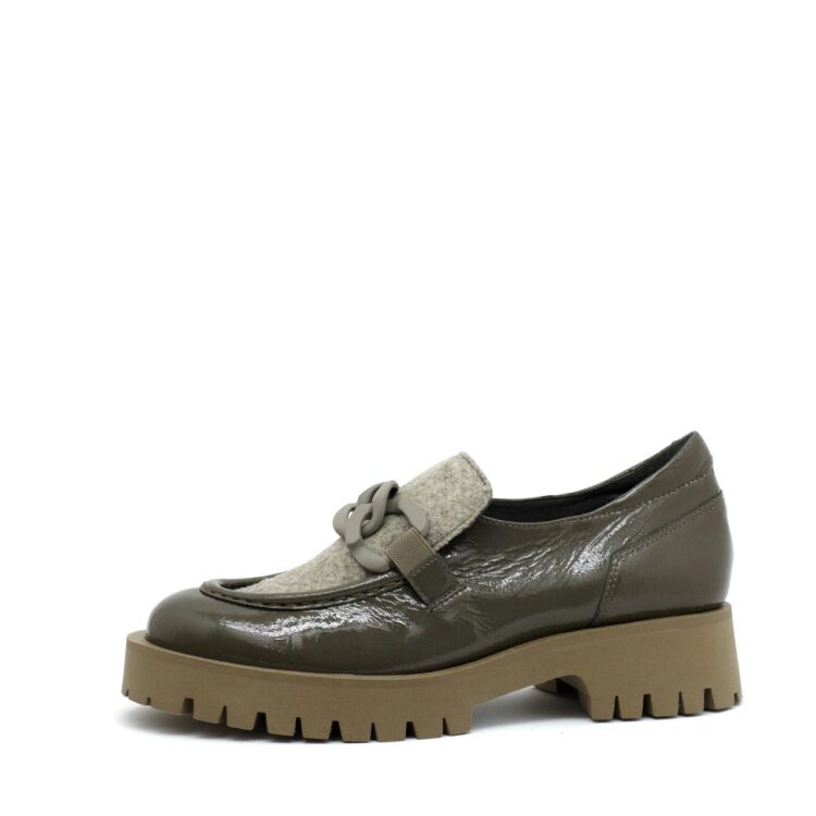 Mocassins kaki pour femme de la marque Softwaves. Référence 8.36.16/01 Kaki. Disponible chez Chauss'Family magasin de chaussures à Issoire