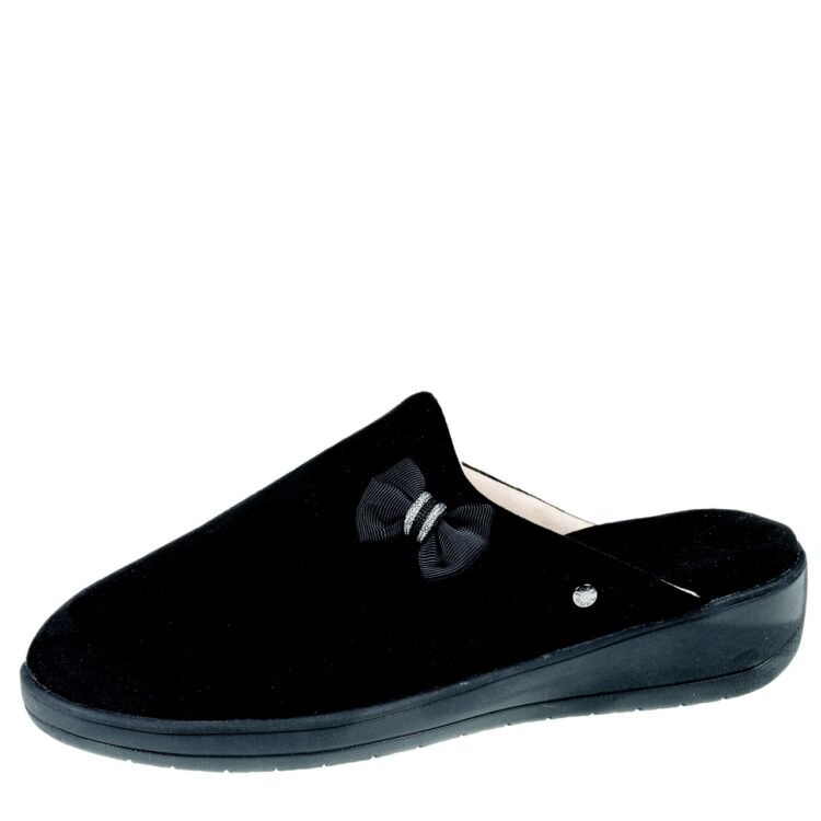 Mules noires pour femme marque Isotoner. Référence 97368. Disponible chez Chauss'Family magasin de chaussures à Issoire