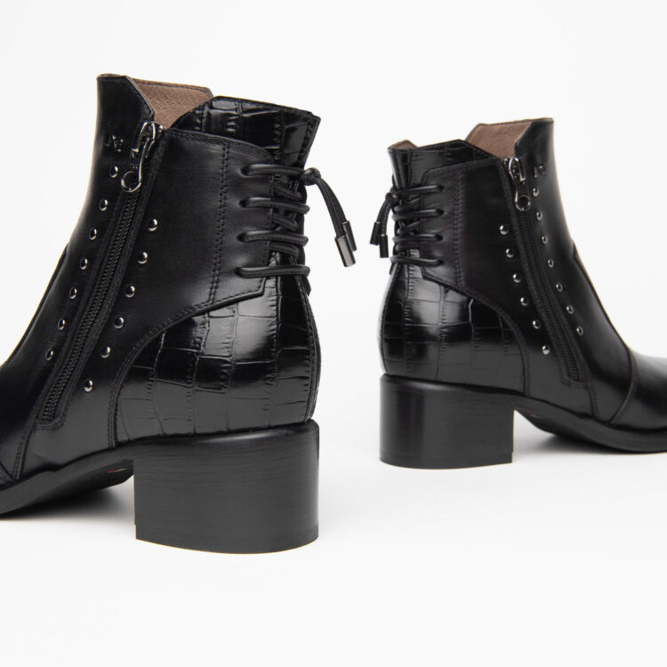Bottines noires femme marque NeroGiardini. Référence I116761D 100 Nero. Disponible chez Chauss'Family magasin de chaussuresà Issoire.
