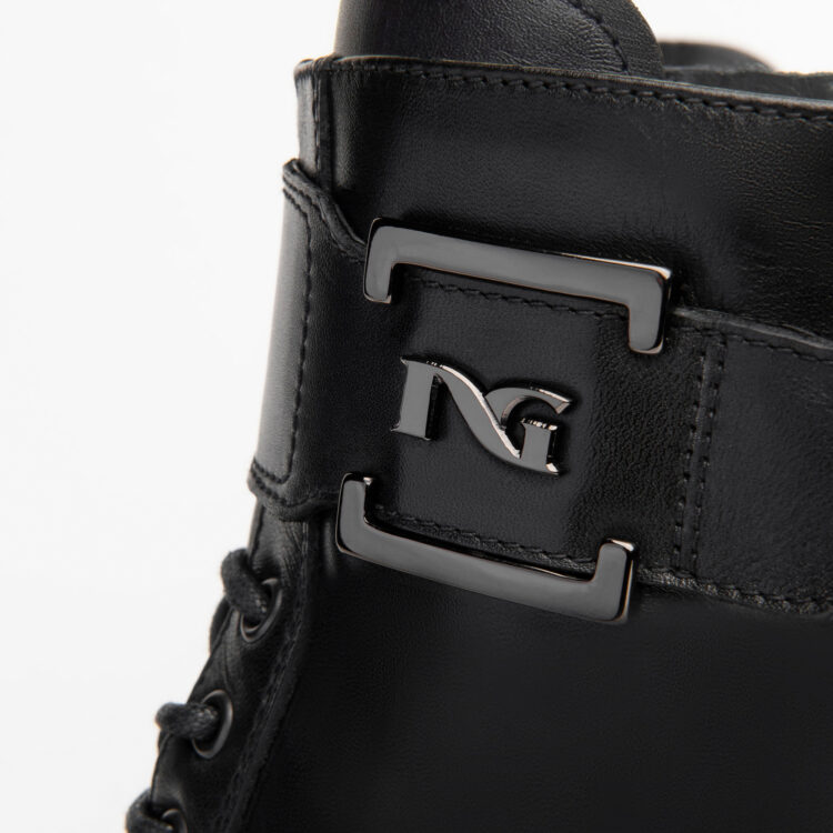 Bottines noires à lacets femme marque NeroGiardini. Référence I117652D 100 Nero. Disponible chez Chauss'Family magasin chaussures à Issoire