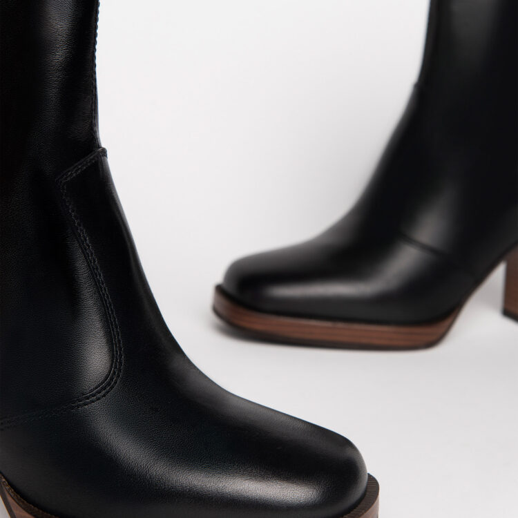 Bottines noires à talons femme marque NeroGiardini. Référence I205062D 100 Nero. Disponible chez Chauss'Family magasin chaussures Issoire