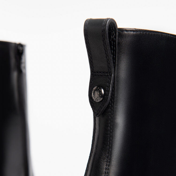 Bottines noires à talons femme marque NeroGiardini. Référence I205062D 100 Nero. Disponible chez Chauss'Family magasin chaussures Issoire