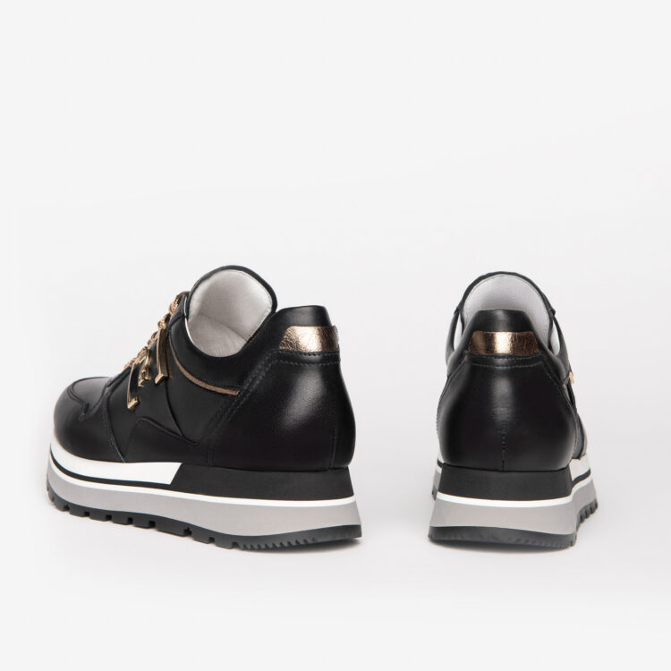 Sneakers à plateforme pour femme marque NeroGiardini. Référence I205292D 100 Nero. Disponible chez Chauss'Family magasin chaussures Issoire