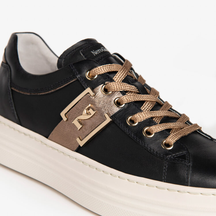 Sneakers noires pour femme marque NeroGiardini. Référence I205300D 100Disponible chez Chauss'Family magasin chaussures Issoire
