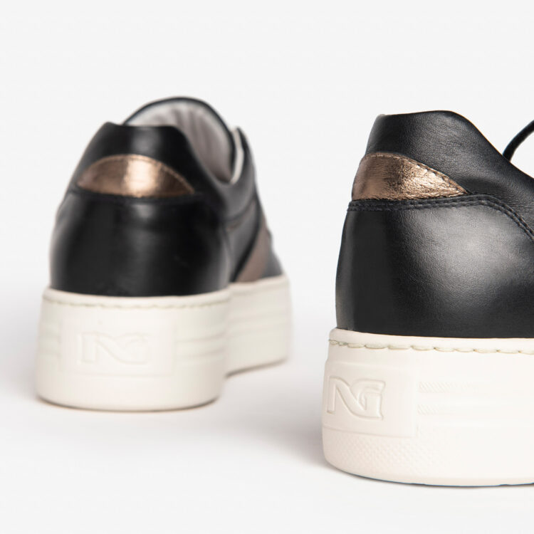 Sneakers noires pour femme marque NeroGiardini. Référence I205300D 100Disponible chez Chauss'Family magasin chaussures Issoire