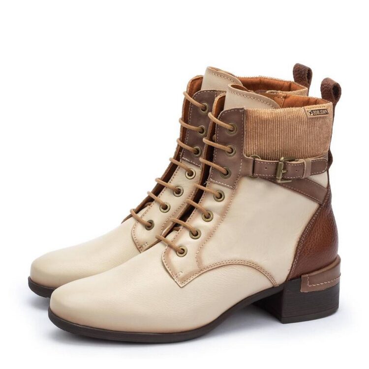 Bottines à lacets beiges pour femme marque Pikolinos. Référence Malaga W6W-8953C1 Marfil. Disponible chez Chauss'Family magasin de chaussures Issoire