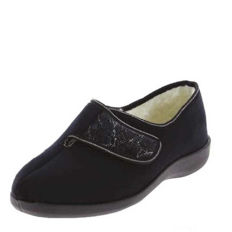Pantoufles fourrées laine pour femme marque Fargeot référence Totichic Noir. Disponible chez Chauss'Family magasin de chaussures à Issoire.