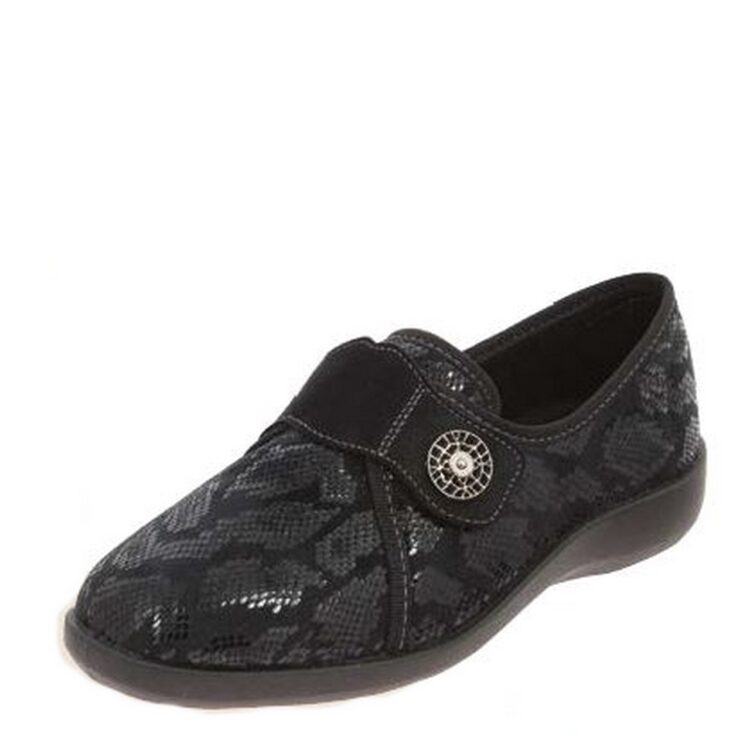 Pantoufles avec velcro pour femme marque Fargeot référence Ucla Noir. Disponible chez Chauss'Family magasin de chaussures à Issoire.