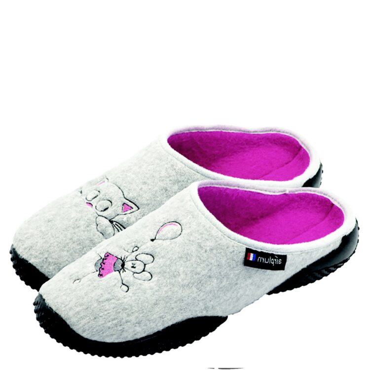 Mules motif chat pour femme de la marque Airplum. Référence : Berchat Gris. Disponible chez Chauss'Family magasin de chaussures à Issoire.