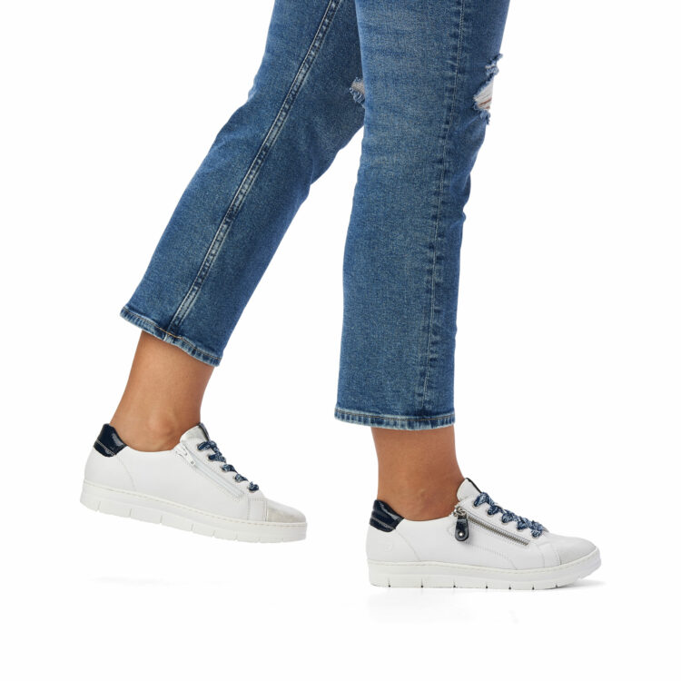 Baskets blanches pour femme marque Remonte. Référence D5825-80 Weiss. Disponible chez Chauss'Family magasin de chaussures Issoire