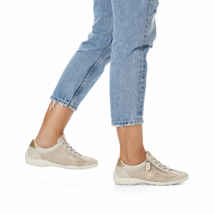 Baskets pour femme marque Remonte. Référence R3415-60 perle. Disponible chez Chauss'Family magasin de chaussures à Issoire.