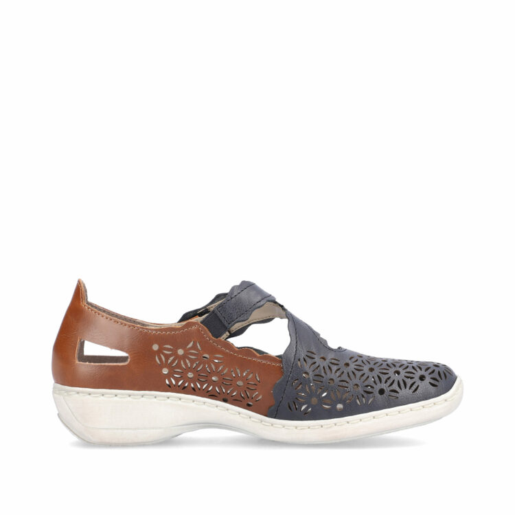 Babies bleu et marron de la marque Rieker. Référence 413G4-14 . Disponible chez Chauss'Family magasin de chaussures à Issoire.