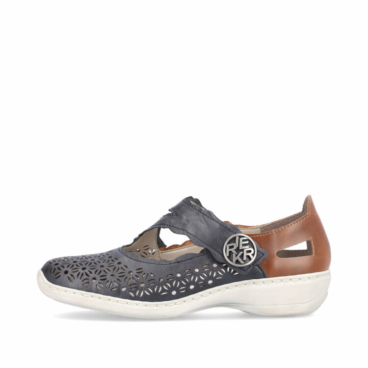 Babies bleu et marron de la marque Rieker. Référence 413G4-14 . Disponible chez Chauss'Family magasin de chaussures à Issoire.