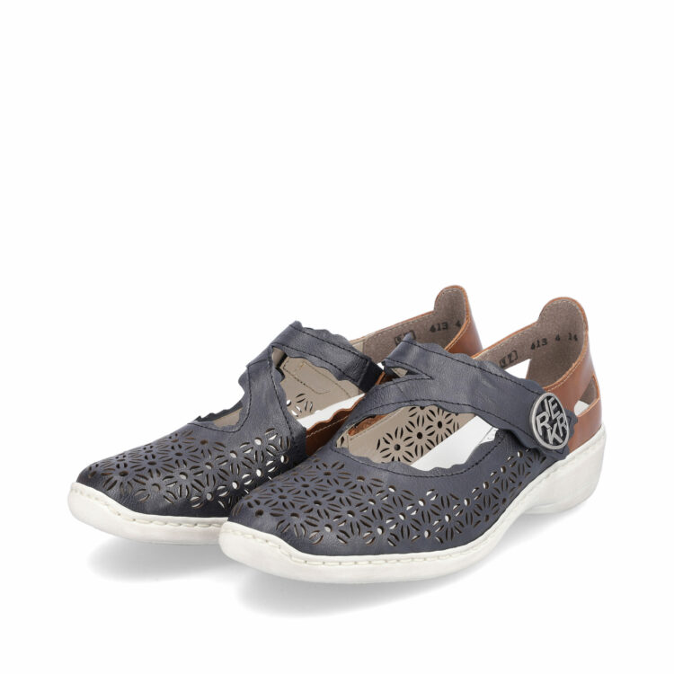 Babies bleu et marron de la marque Rieker. Référence 413G4-14 . Disponible chez Chauss'Family magasin de chaussures à Issoire.