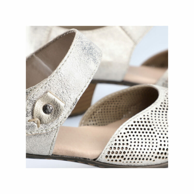 Sandales bout fermé de la marque Remonte. Référence 41764-00 Beige. Disponible chez Chauss'Family magasin de chaussures à Issoire.