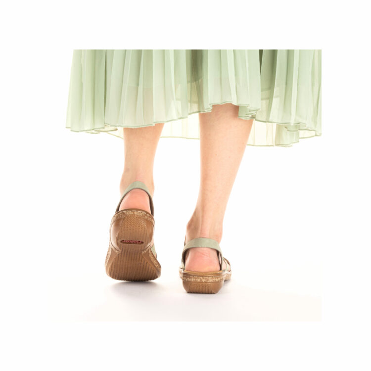 Sandales vertes pour femme de la marque Rieker. Référence : 628G9-52 Pistazie. Disponible chez Chauss'Family magasin de chaussures à Issoire.