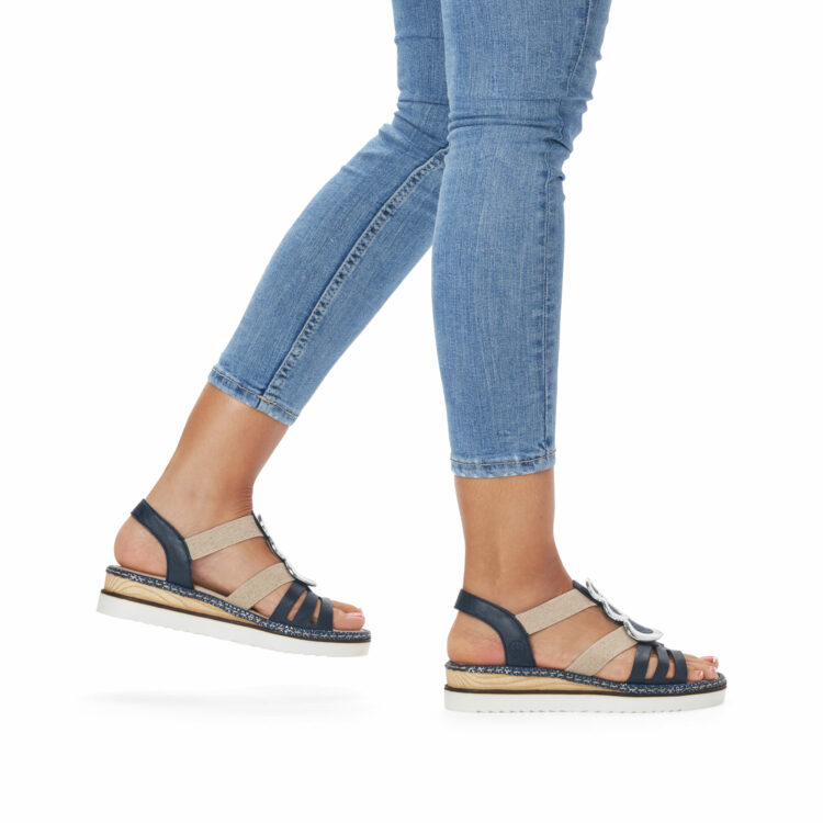 Sandales bleues pour femme de la marque Rieker. Référence : 679L4-16. Disponible chez Chauss'Family magasin de chaussures à Issoire.