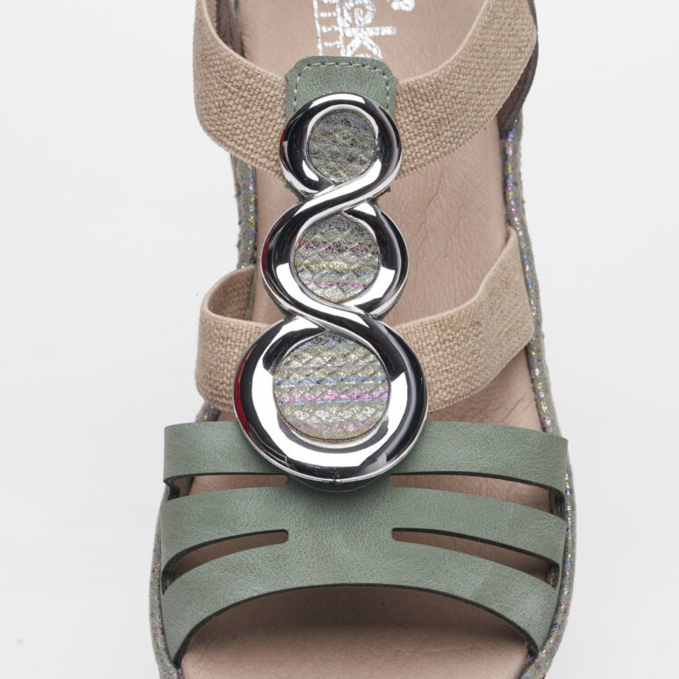 Sandales vertes pour femme de la marque Rieker. Référence : 679L4-52 Pistazie. Disponible chez Chauss'Family magasin de chaussures à Issoire.