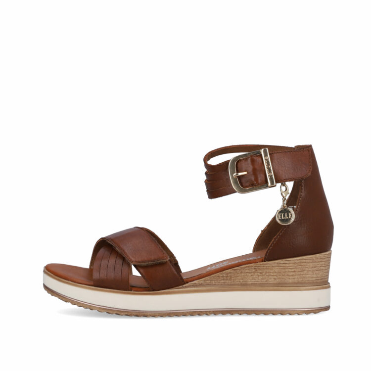 Sandales marron compensées pour femme de la marque Remonte. Référence : D6458-24 Muskat. Disponible chez Chauss'Family magasin de chaussures à Issoire.