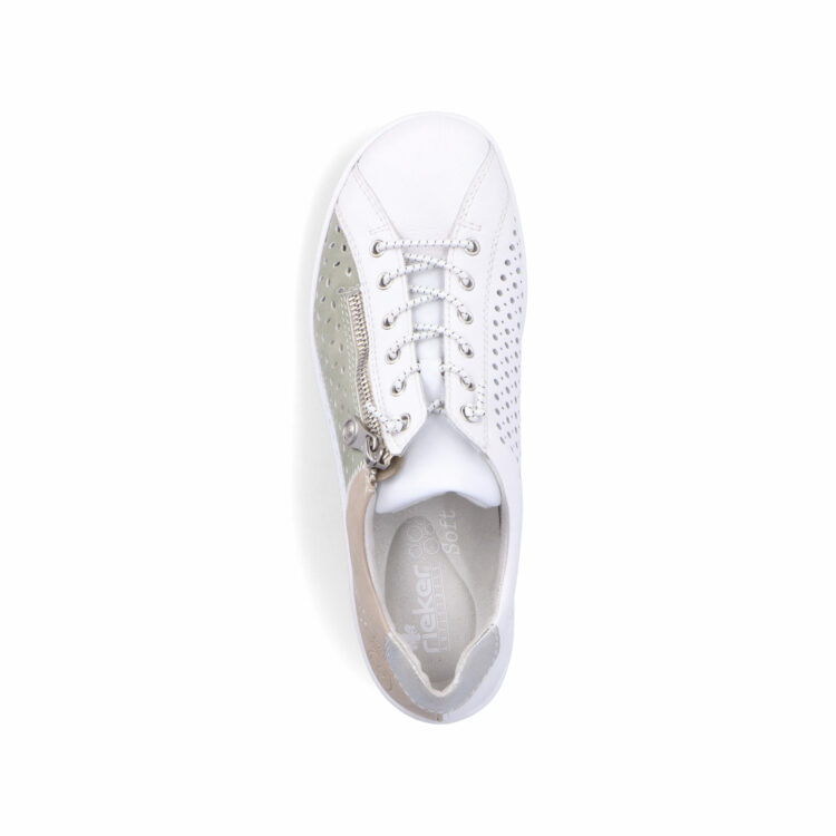 Baskets blanches pour femme marque Rieker. Référence L7465-91 Weiss. Disponible chez Chauss'Family magasin de chaussures à Issoire.