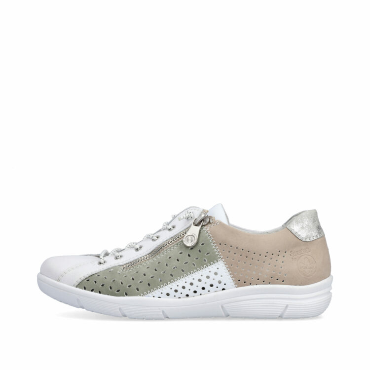 Baskets blanches pour femme marque Rieker. Référence L7465-91 Weiss. Disponible chez Chauss'Family magasin de chaussures à Issoire.
