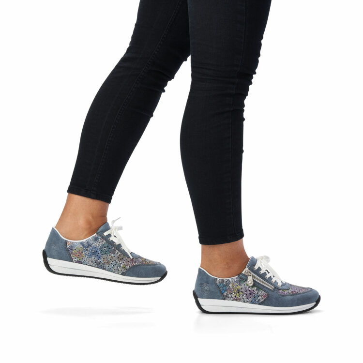 Baskets bleues pour femme marque Rieker. Référence N1113-12 Adria. Disponible chez Chauss'Family magasin de chaussures à Issoire.
