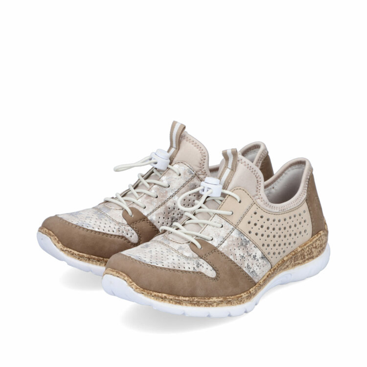 Baskets élastiquées pour femme marque Rieker. Référence N4255-60 Light gold. Disponible chez Chauss'Family magasin de chaussures à Issoire.