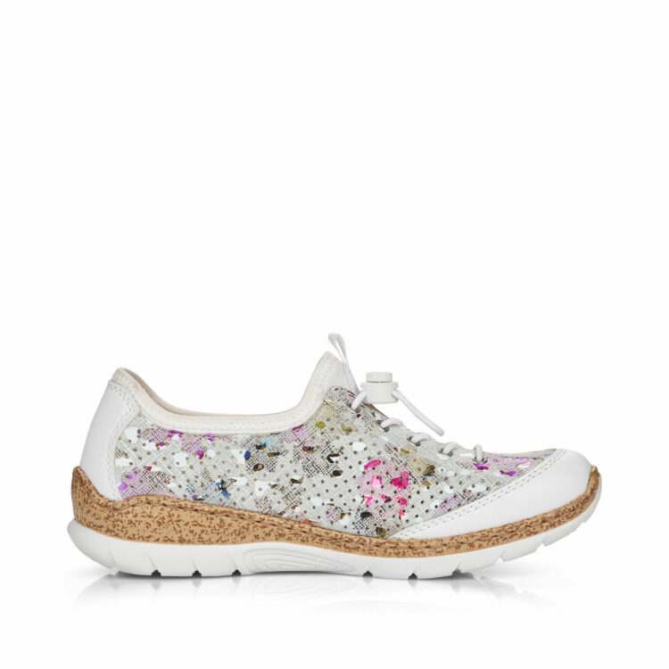 Baskets élastiquées pour femme marque Rieker. Référence N42V1-90 Weiss. Disponible chez Chauss'Family magasin de chaussures à Issoire.