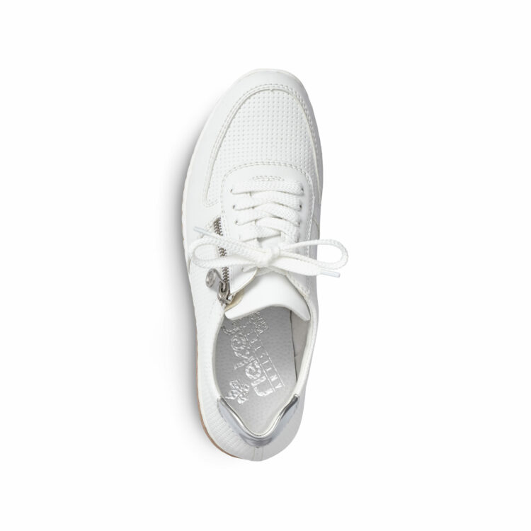 Baskets blanches pour femme marque Rieker. Référence N5127-60 Weiss. Disponible chez Chauss'Family magasin de chaussures à Issoire.