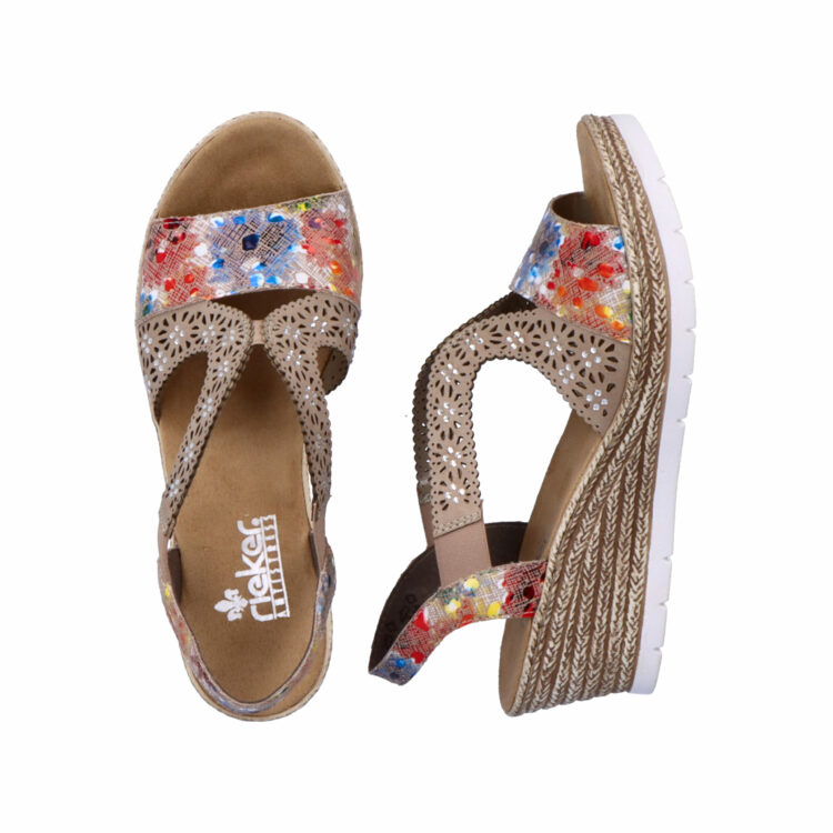 Sandales compensées pour femme de la marque Rieker. Référence : 61916-90 Multi. Disponible chez Chauss'Family magasin de chaussures à Issoire.