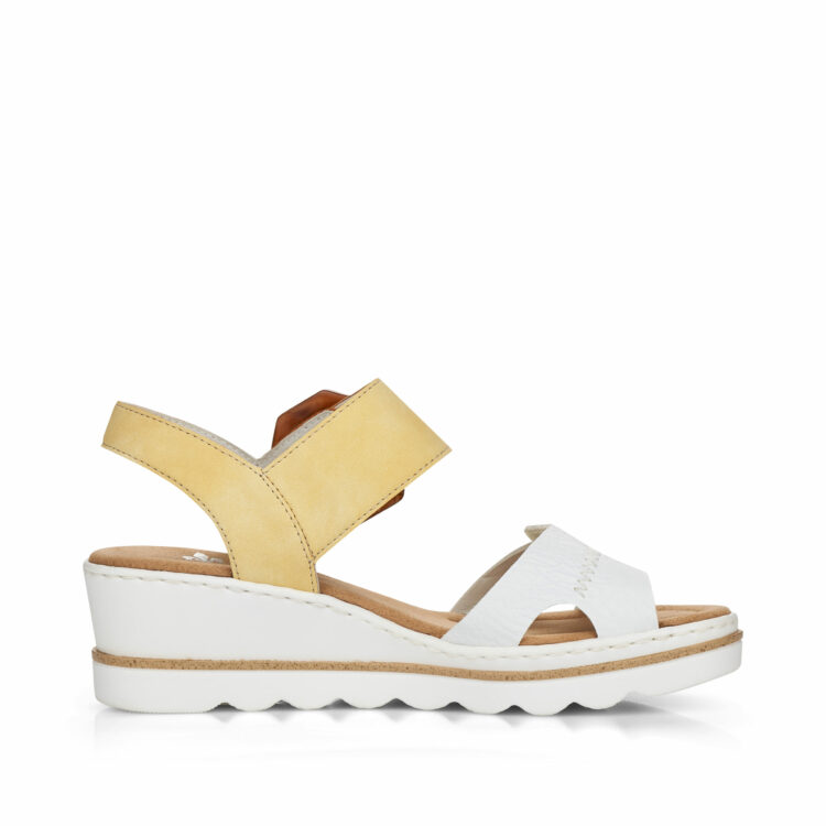 Sandales compensées pour femme de la marque Rieker. Référence : 67476-52 Weiss Sun. Disponible chez Chauss'Family magasin de chaussures à Issoire.