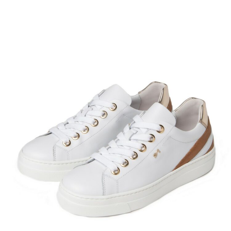 Sneakers blanches de la marque NeroGiardini. Référence E306510D 707 Bianco. Disponible chez Chauss'Family magasin de chaussures à Issoire.