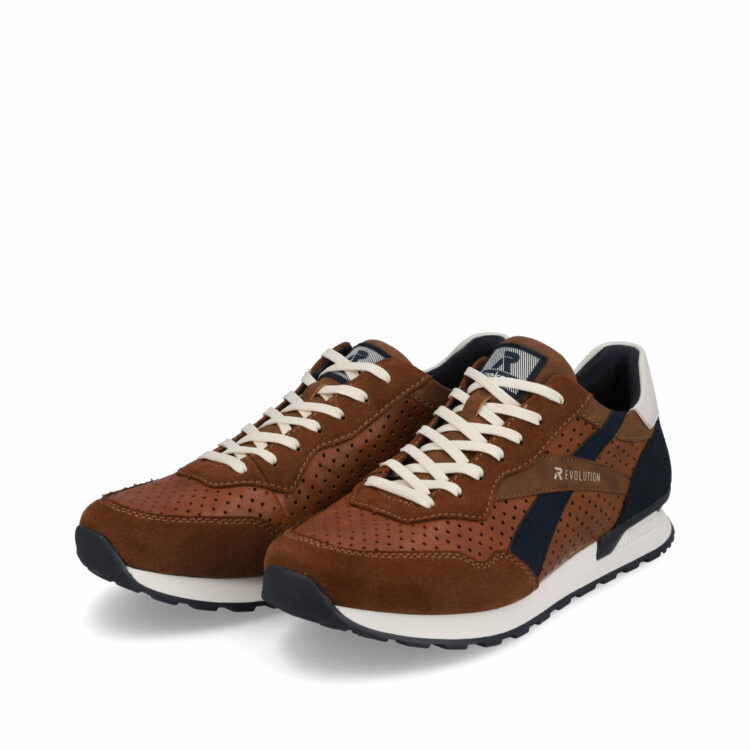 Baskets marron pour homme marque Rieker. Référence U0302-24 Brown. Disponible chez Chauss'Family magasin de chaussures à Issoire.