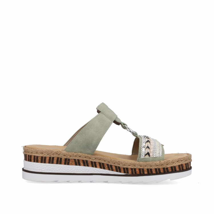 Mules vertes de la marque Rieker. Référence V79M6-52 Pistazie. Disponible chez Chauss'Family magasin de chaussures à Issoire.